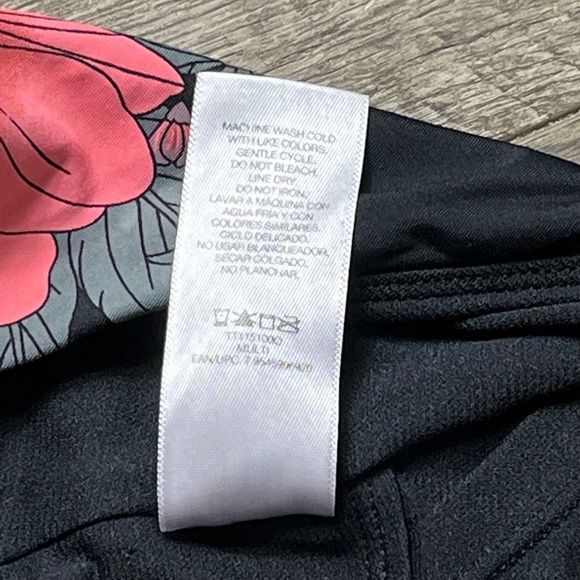 Time & Tru Floral Swim Suit One Piece ((size Medium)) - Picture 5 of 5